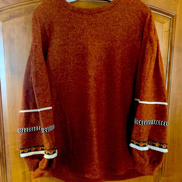 Adorable oversized sweater with balloon sleeve. - Picture 2 of 2